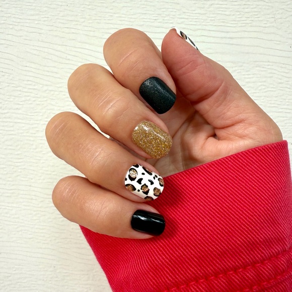 Red Aspen Awfully Purr-ty Press-On Nails - Leopard Print with Gold Glitter - Picture 11 of 15